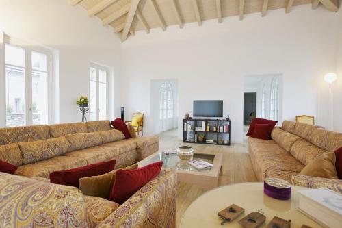 Villa Il Portico — 4-Star Luxury Hotel in Verbania, Italy