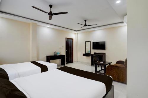 Collection O Tirumala Road Near Alipiri in Tirupati, India