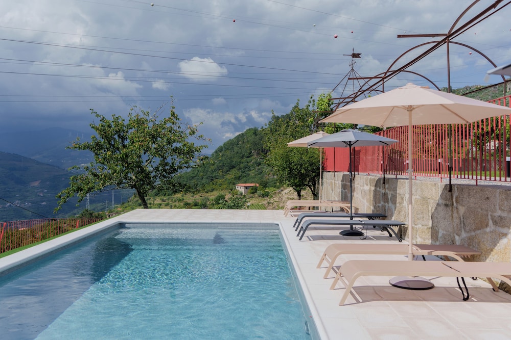Feel Discovery Villa Aura Douro Valley — 4-Star Luxury Hotel in Resende, Portugal