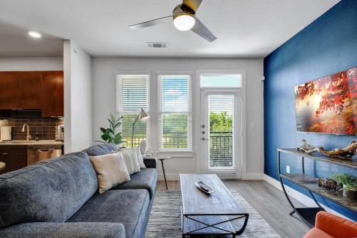 Bright Stylish Studio Near Downtown — 4-Star Luxury Hotel in San Antonio, United States