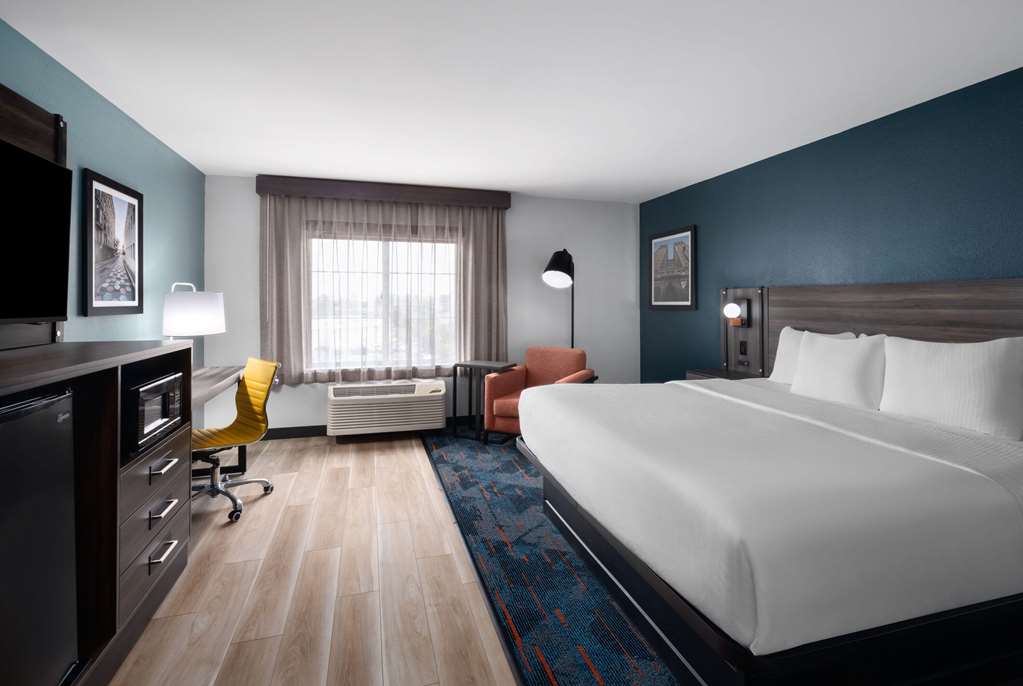 La Quinta Inn & Suites by Wyndham Greensboro NC - photo 8
