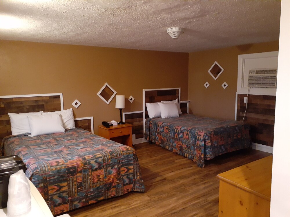Town Line Motel - photo 32