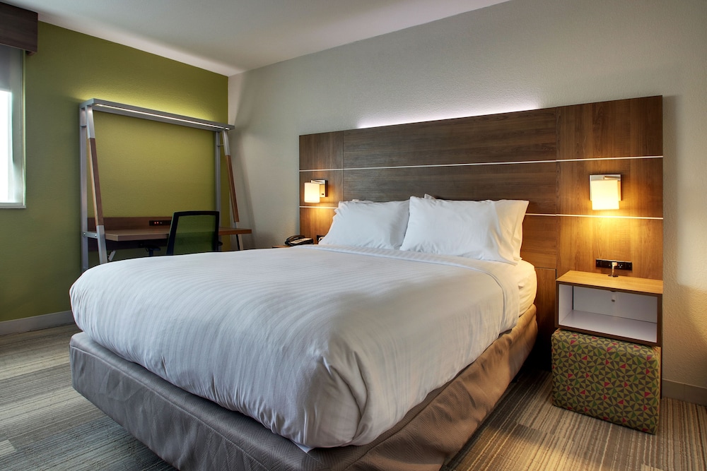 Holiday Inn Express & Suites Wapakoneta by IHG - photo 32