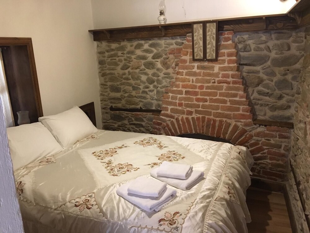 Birgi Doktorun Yeri Pansiyon — Oedemis