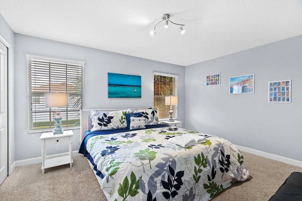 Spacious 4BR Townhome With Pool at Storey Lake - photo 23