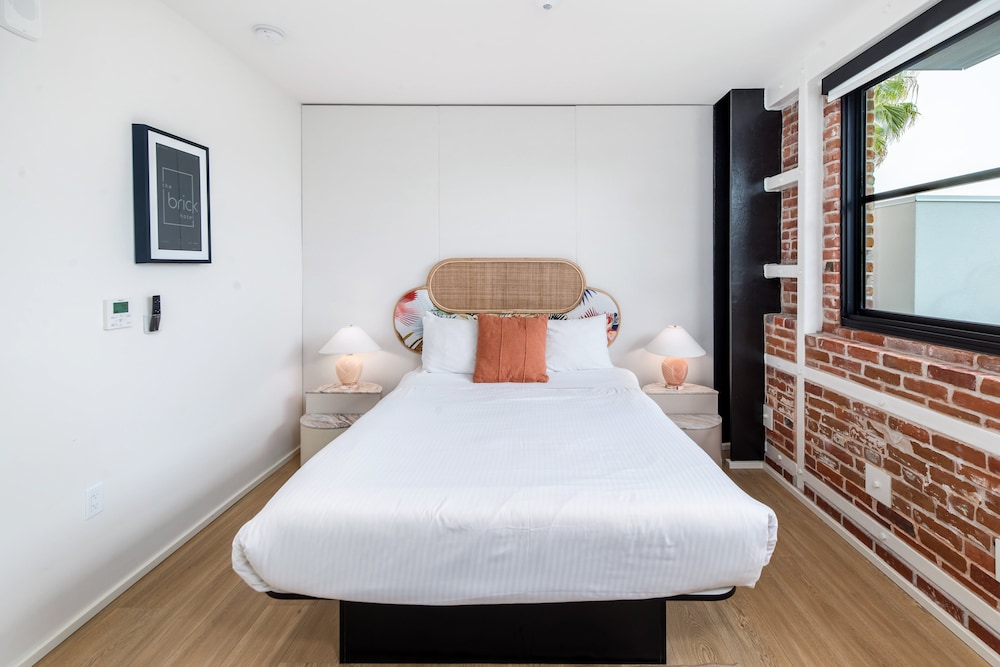 The Brick Hotel - photo 20