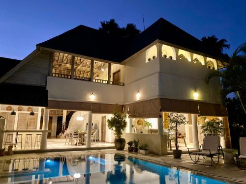 Unique 3BR Villa with Pool 5 minute walk to the Pererenan beach — 4-Star Luxury Hotel in Canggu, Indonesia
