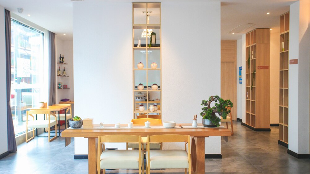 Floral Hotel Wuzhen Linshuige in Jiaxing, People's Republic of China