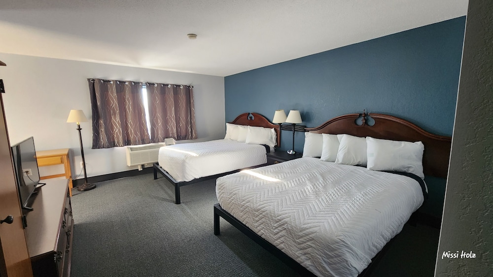 The Oasis Hotel & Bar - photo 13