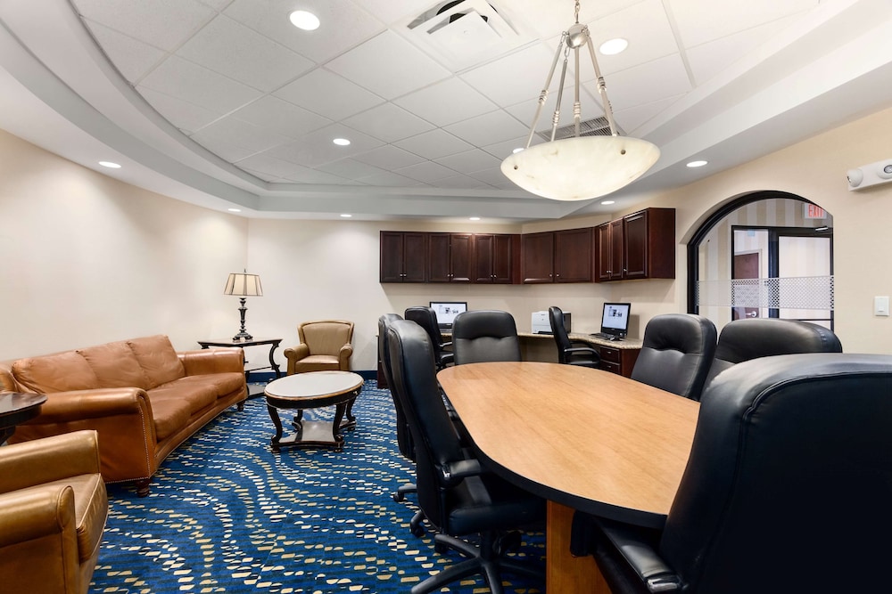Hampton Inn Watertown - photo 28