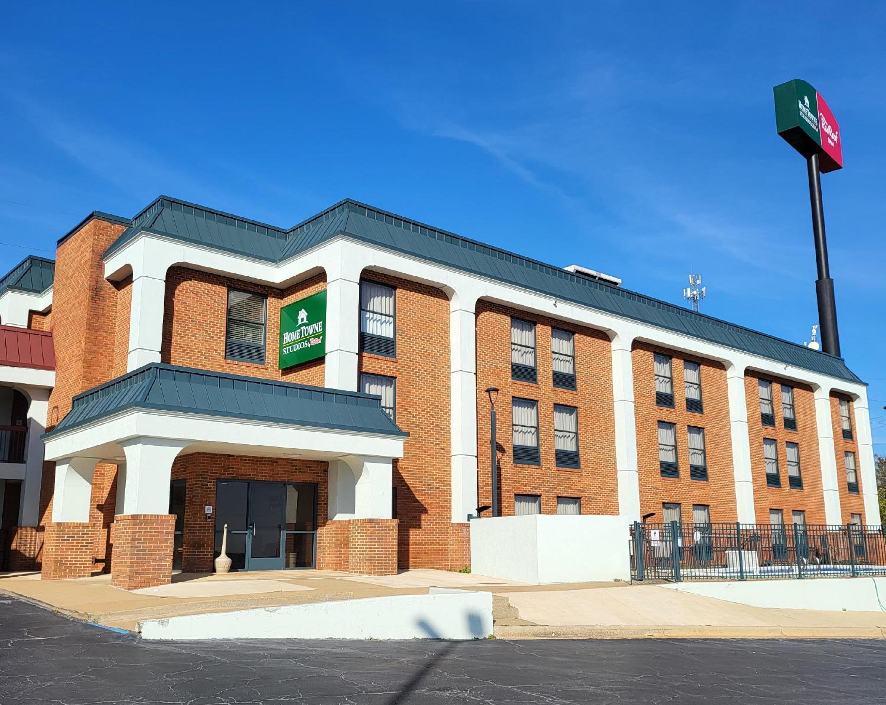 HomeTowne Studios by Red Roof Prattville — hotel in Prattville
