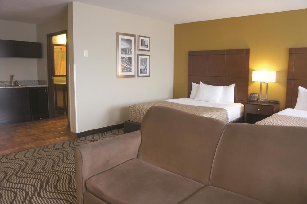 La Quinta Inn & Suites by Wyndham Castle Rock - photo 12