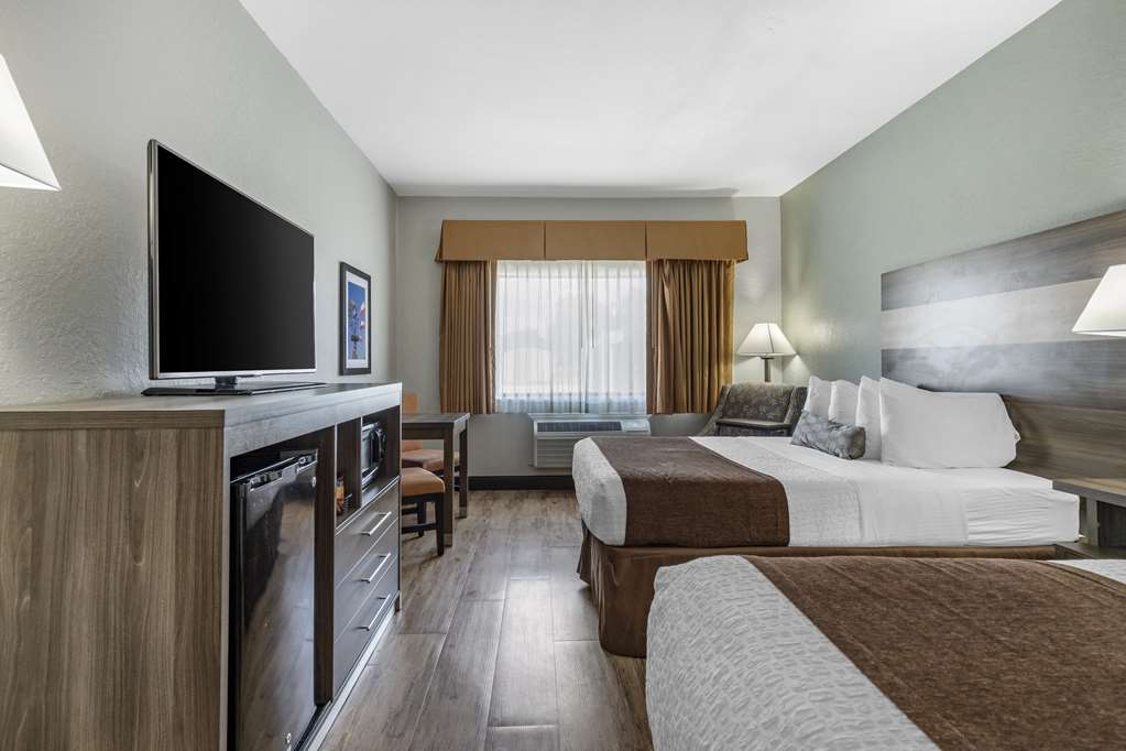 Best Western Plus Victoria Inn & Suites - photo 20
