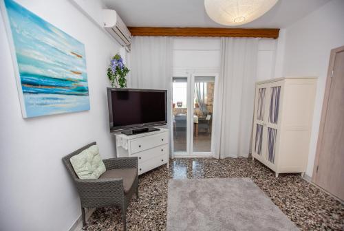 T H E Berlin Studios And Suites — Nea Vrasna — photo 2