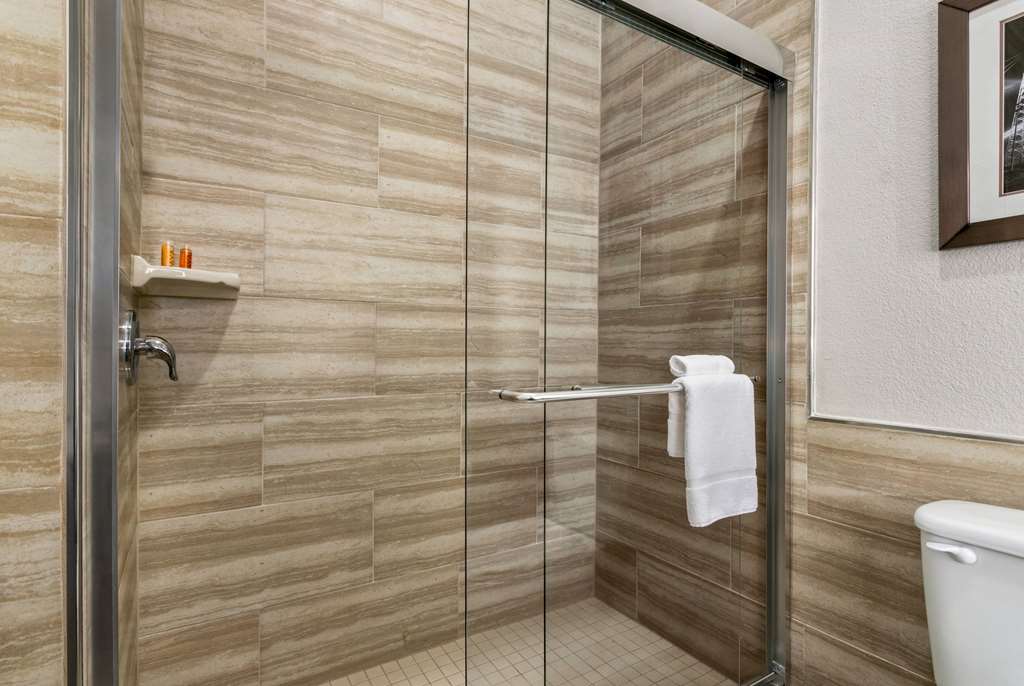La Quinta Inn & Suites by Wyndham Brownsville North - photo 42