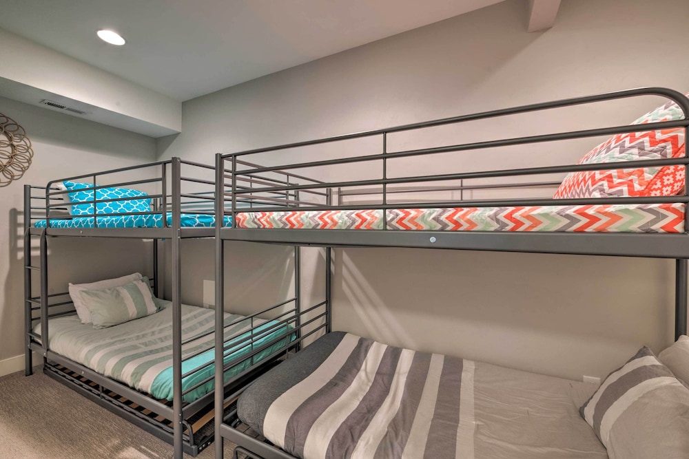 Modern Huntsville Resort Retreat with Deck And Hot Tub - photo 18