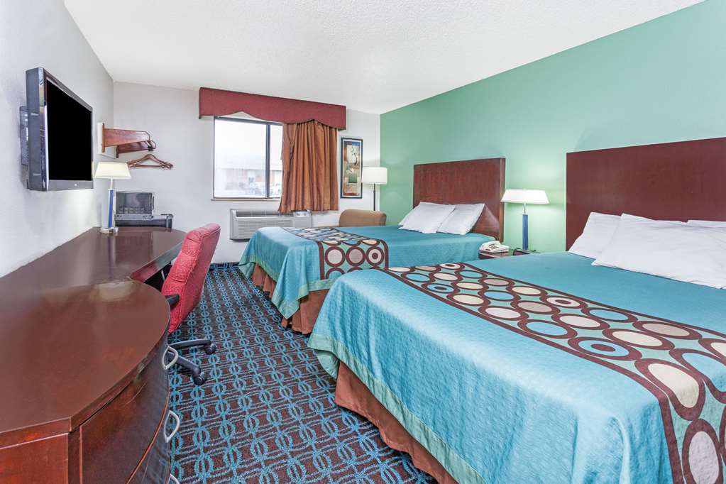 Super 8 by Wyndham Sterling Heights Detroit Area - photo 11