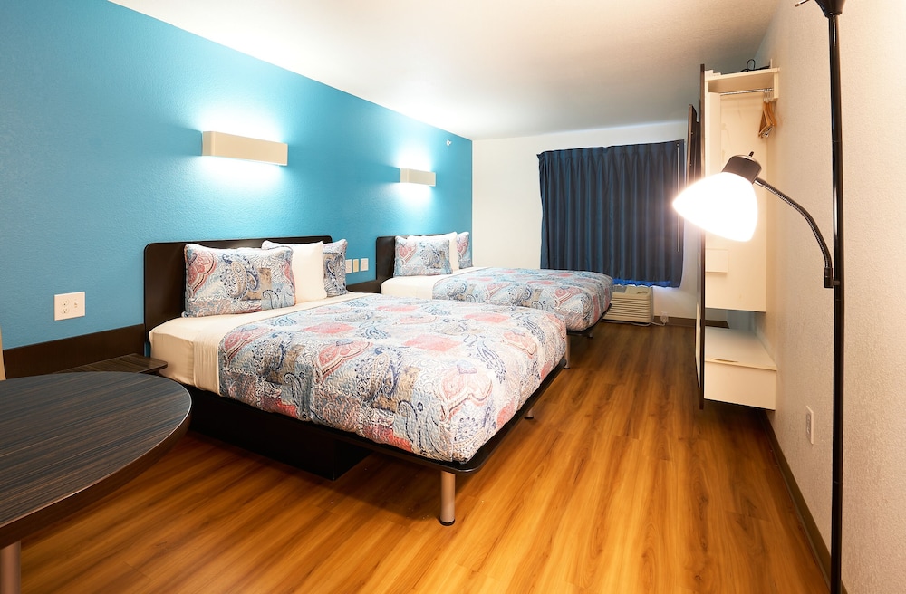 Emblaze Hotel - photo 6
