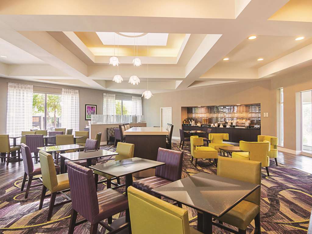 La Quinta Inn & Suites by Wyndham Oklahoma City NW Expwy - photo 45