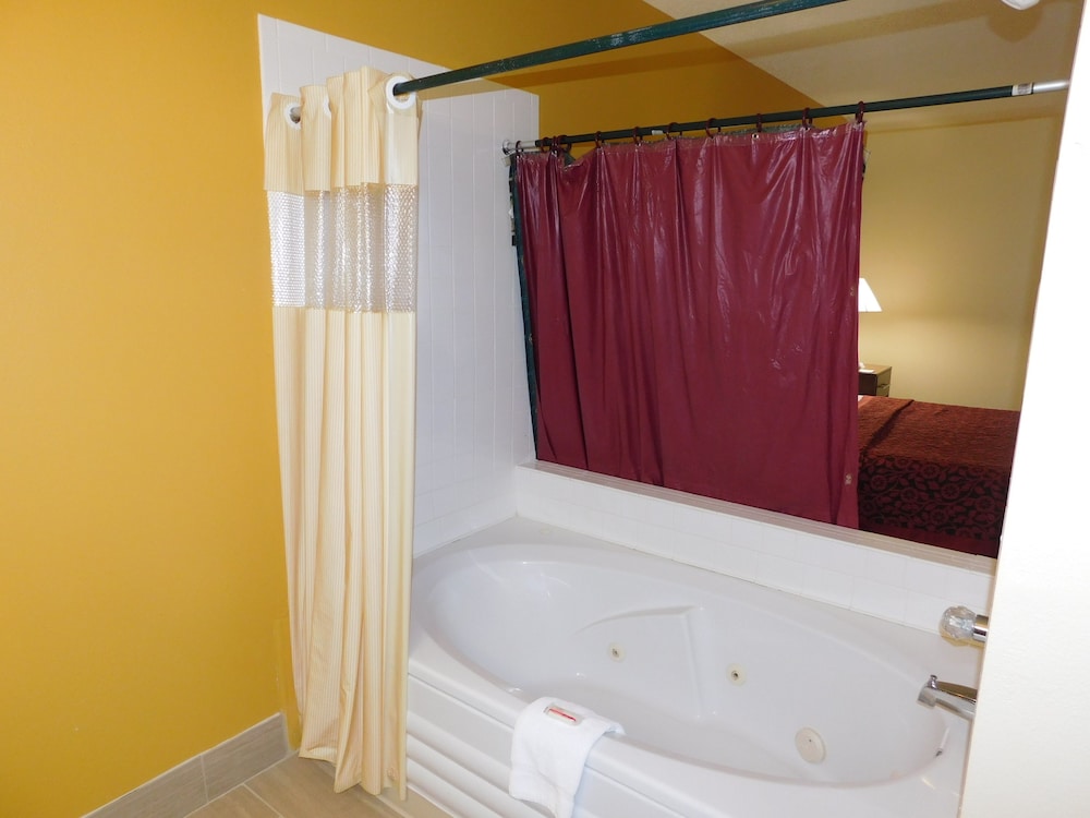 Days Inn by Wyndham Walcott Davenport - photo 5