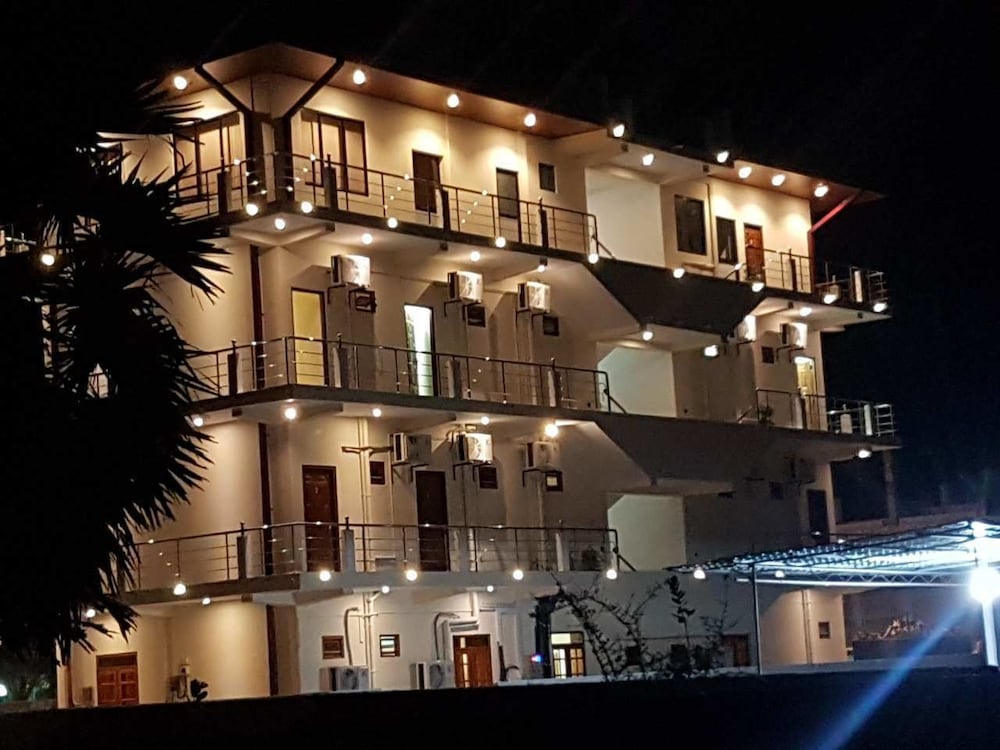 Luxury Everest Hotel in Trincomalee, Sri Lanka