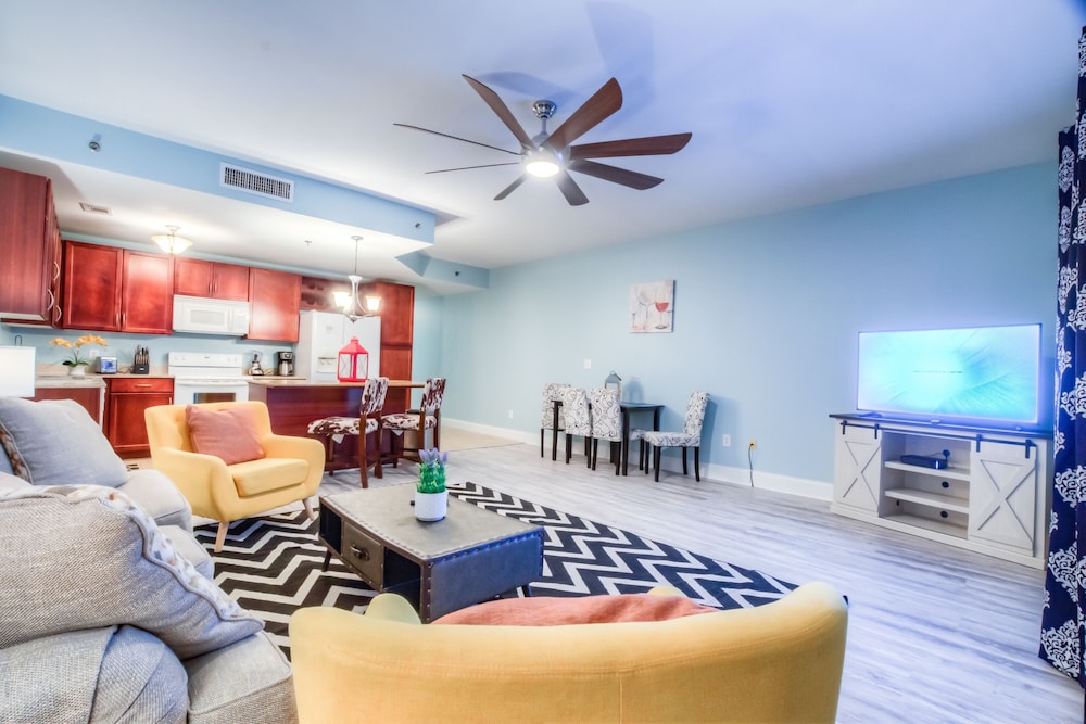 Laketown Wharf Resort by Aneliya's Rentals - photo 584
