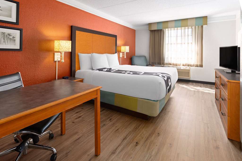 La Quinta Inn by Wyndham Pittsburgh Airport - photo 24
