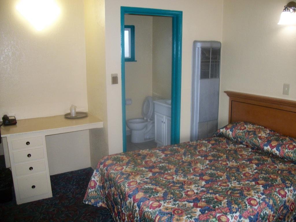 Flamingo Motel — hotel in West Sacramento