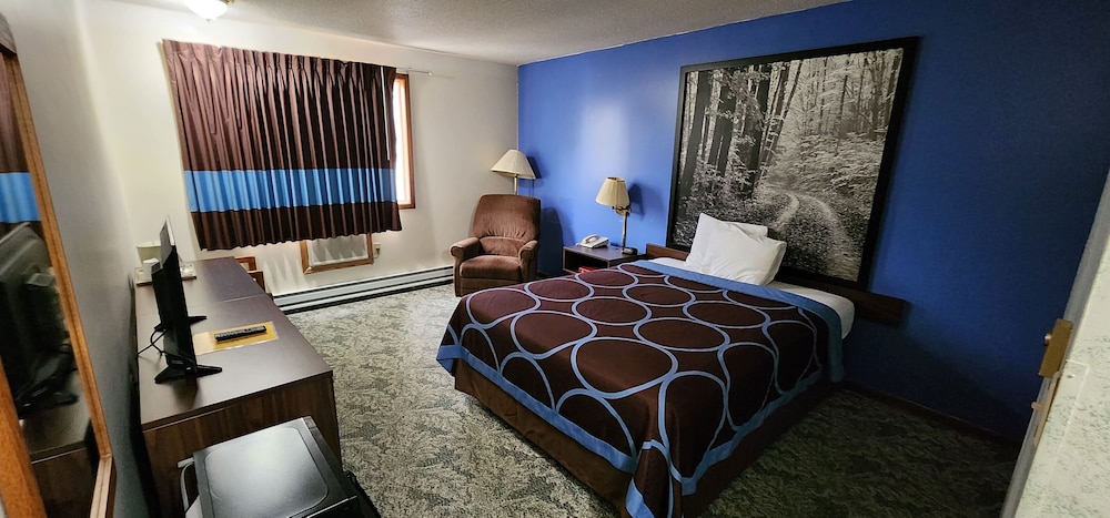 Super 8 by Wyndham Iron Mountain - photo 6