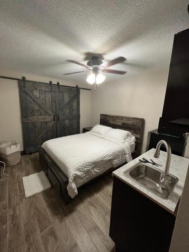 Cozy Studio Apartment With Private Entrance And Patio — 4-Star Luxury Hotel in Miami, United States