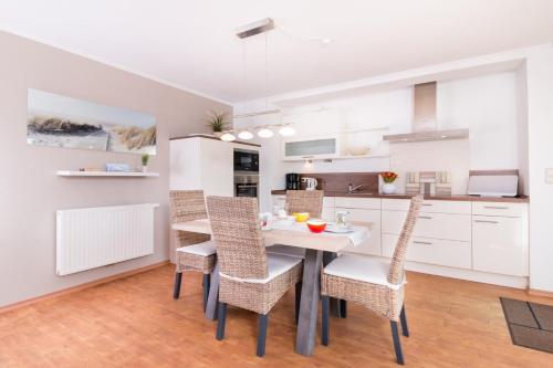 M5 Bungalow Apartmenthaus Marienburger Str 4 Feriendomizil Hollich — 4-Star Luxury Hotel in Gromitz, Germany