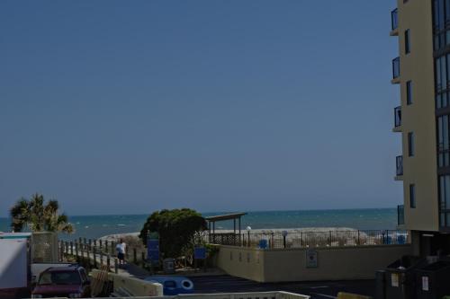 Edgewater Inn - photo 3