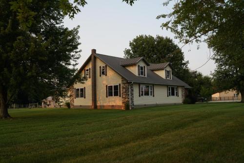 Route 66 Yoder's Farmstead - carbon neutral hotel in Unknown City
