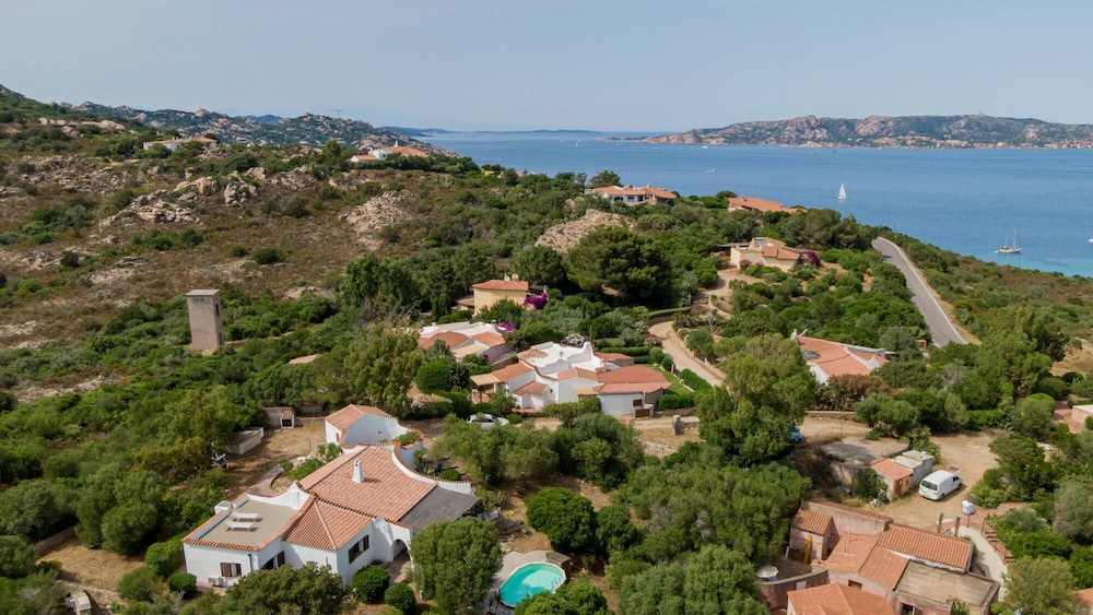 Villa Isa 6 in Altura — 4-Star Luxury Hotel in Palau, Italy