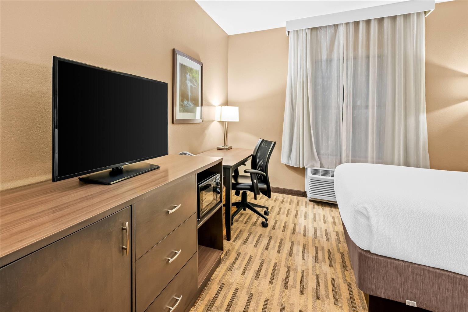 La Quinta Inn & Suites by Wyndham Boone University - photo 19