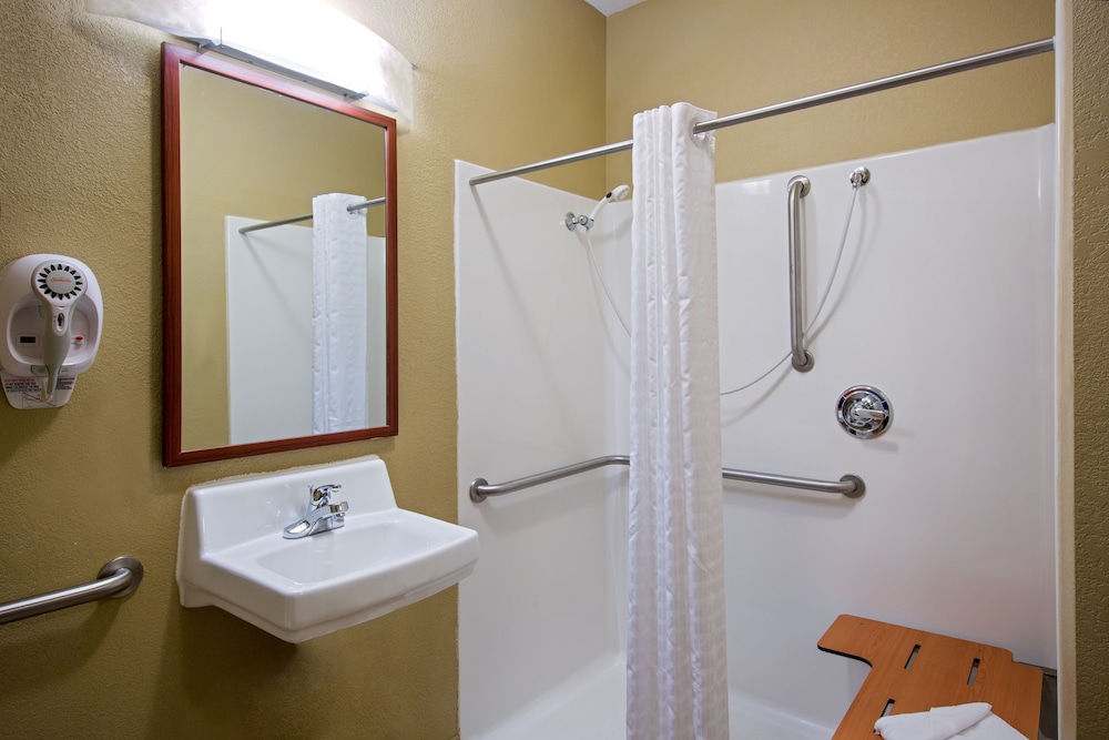 Candlewood Suites Perrysburg by IHG - photo 14