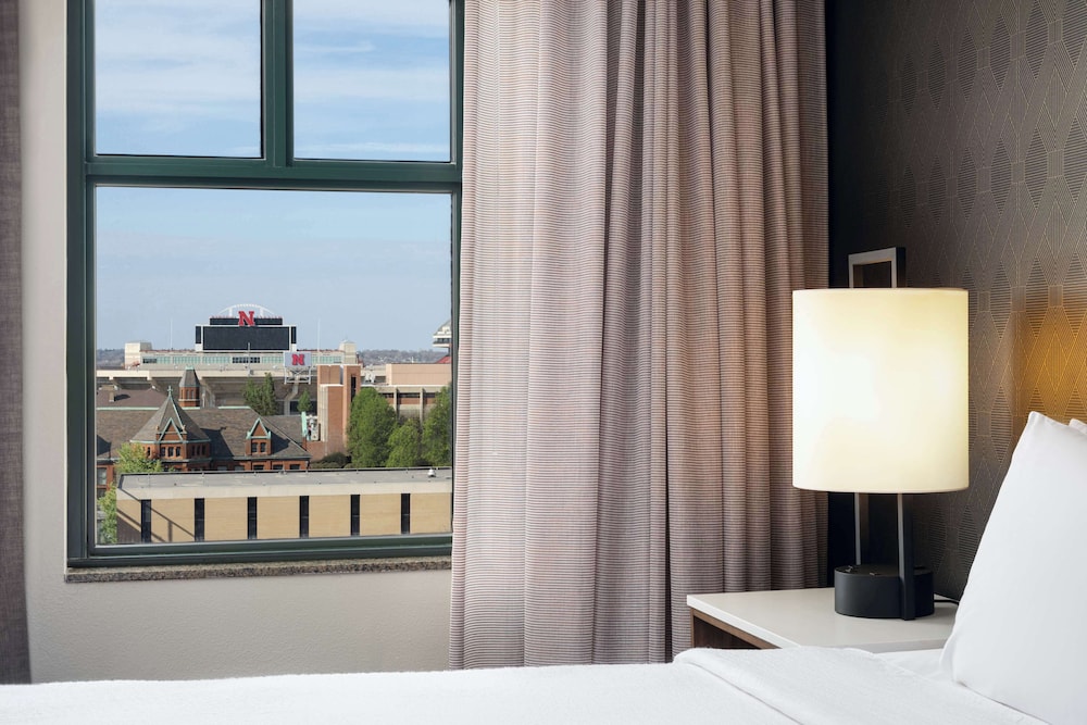 Embassy Suites Lincoln - photo 7