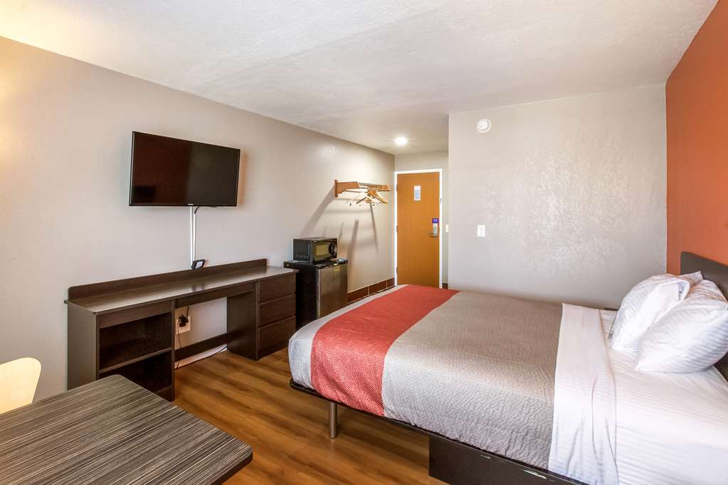 Motel 6 Rossford OH - photo 9