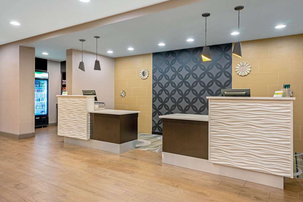 La Quinta Inn & Suites by Wyndham Tumwater Olympia - photo 10