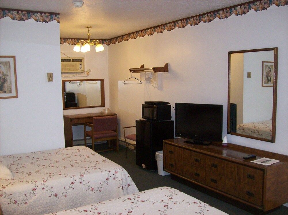 Ozark Plaza Motel & RV Park - photo 14