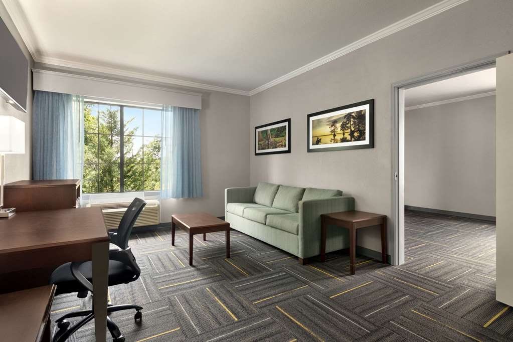 La Quinta Inn & Suites by Wyndham Dublin - photo 31