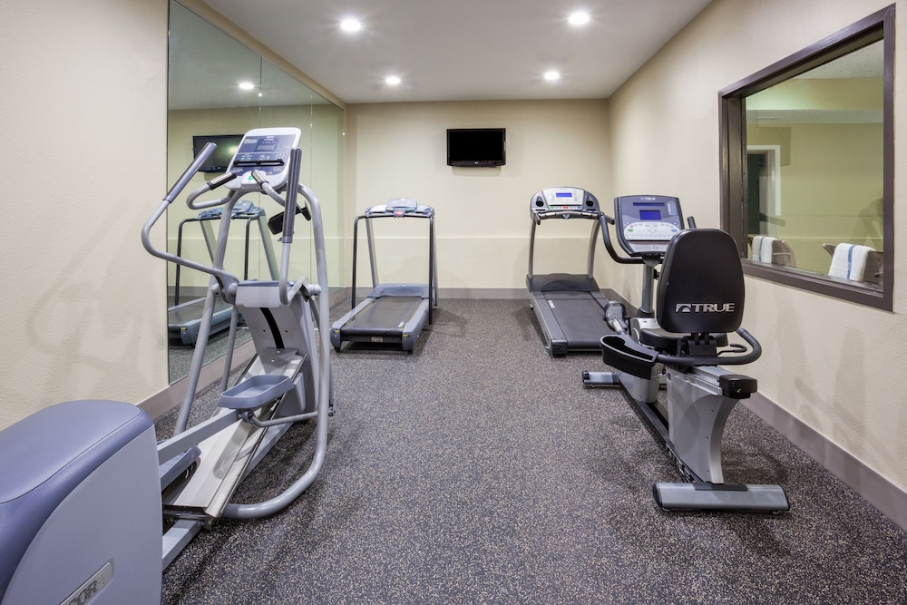 Holiday Inn Express Hotel & Suites St. Paul Woodbury by IHG - photo 62
