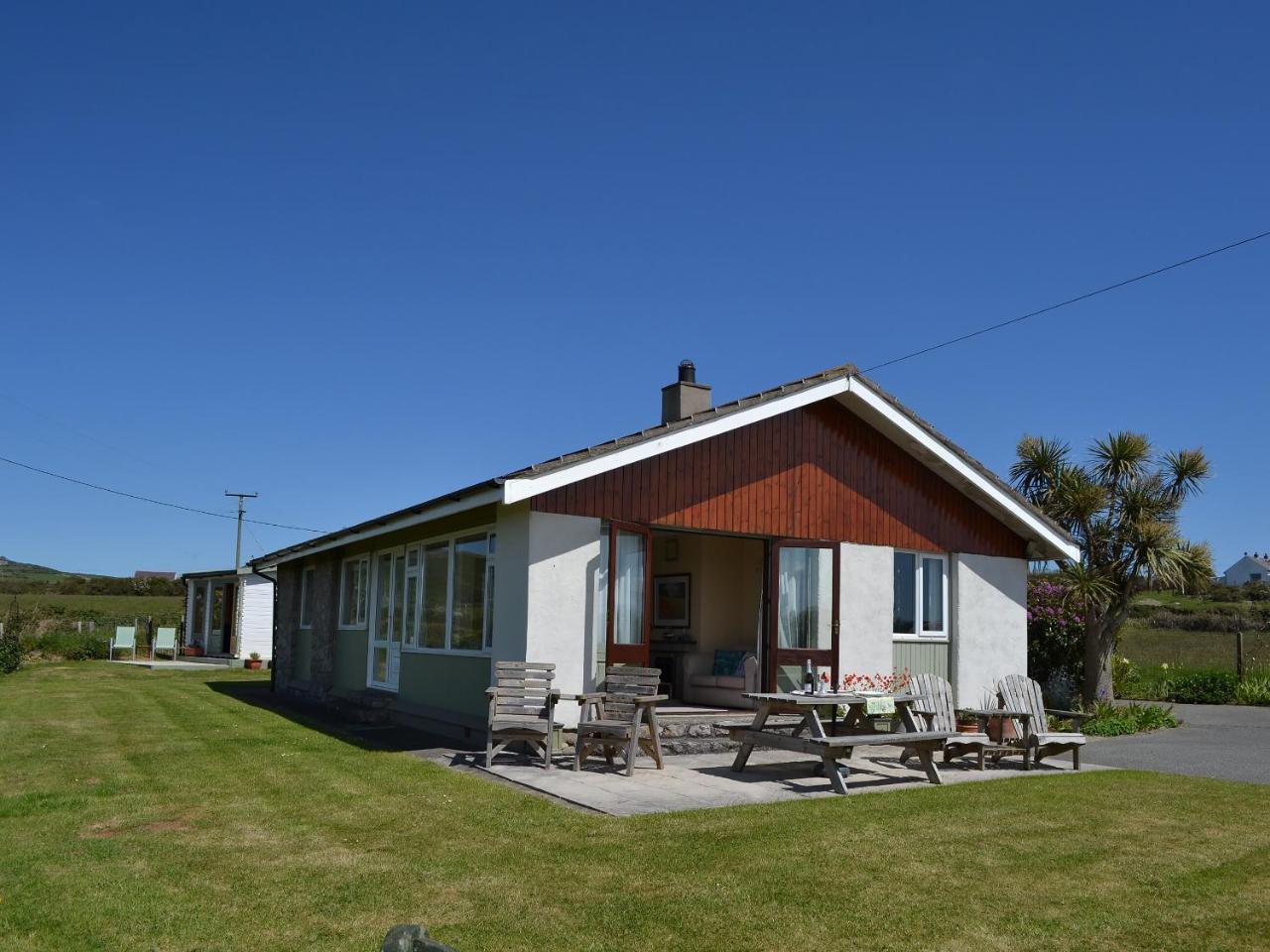 Seafield - carbon neutral hotel in Holyhead
