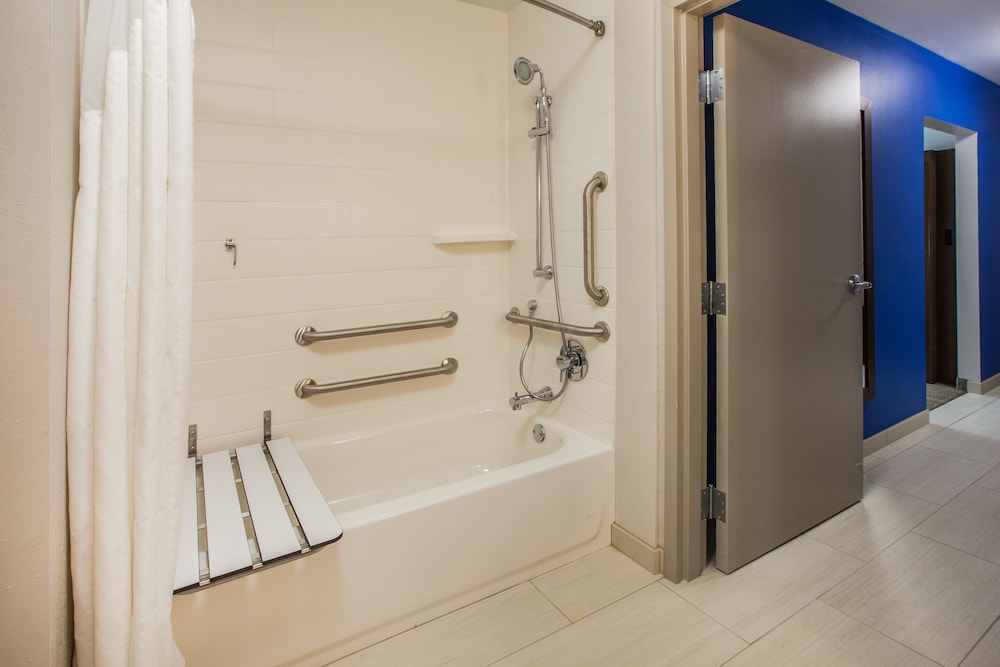 Holiday Inn Express & Suites Troy by IHG - photo 42