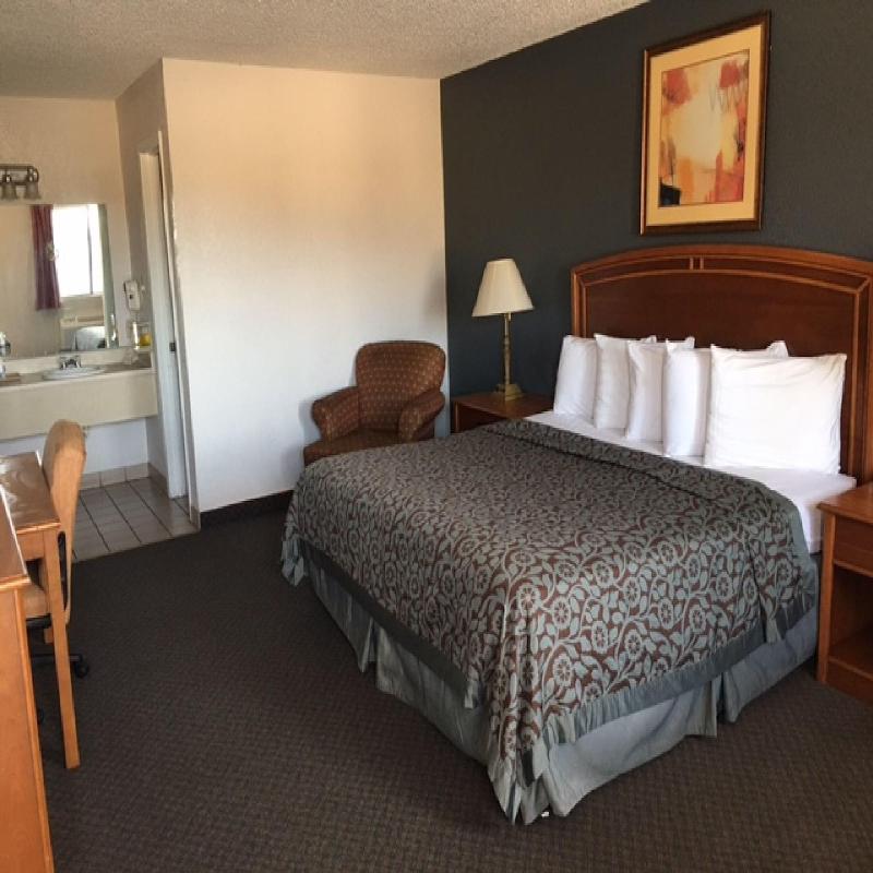 Executive Inn Hebbronville - photo 13
