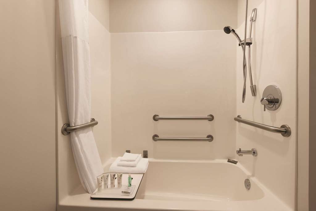 Country Inn & Suites by Radisson Green Bay North - photo 9