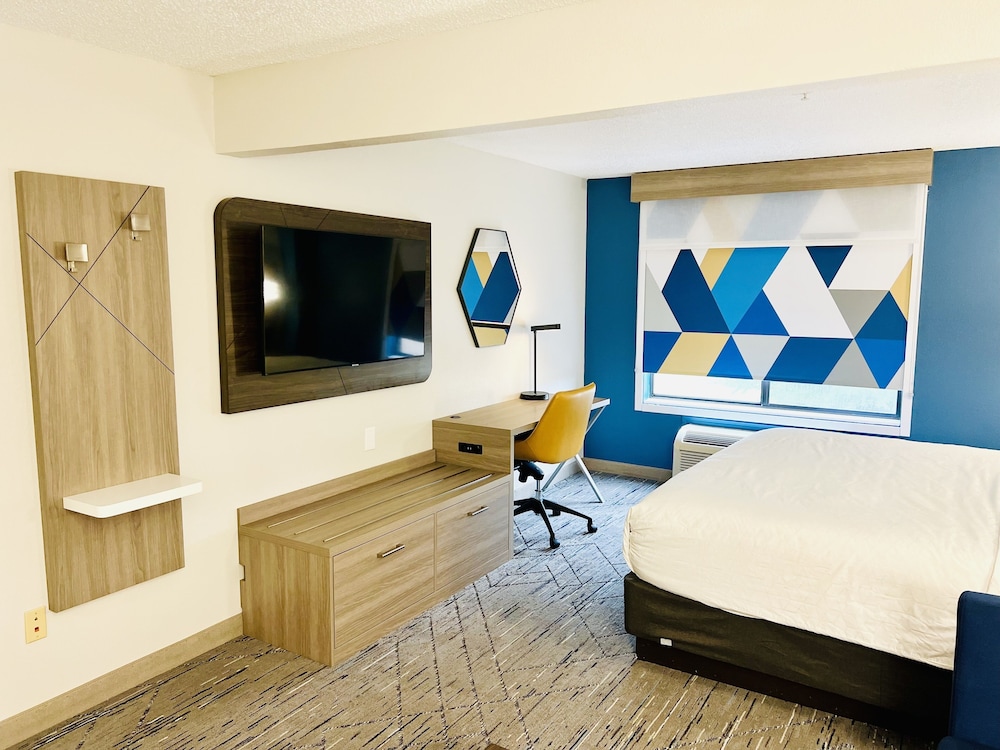 Holiday Inn Express Madison by IHG - photo 10