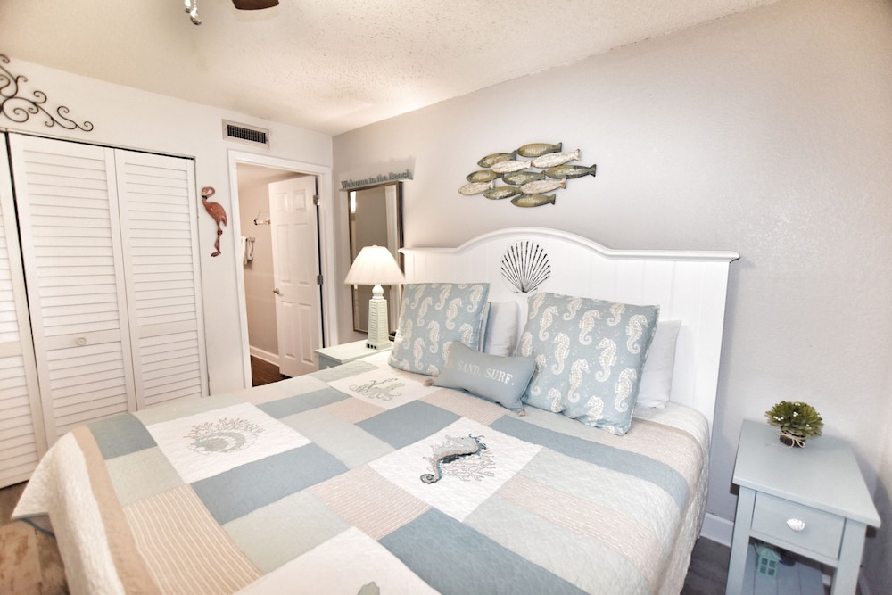 0602 Waters Edge Resort Studio Bedroom Condo by RedAwning - photo 4