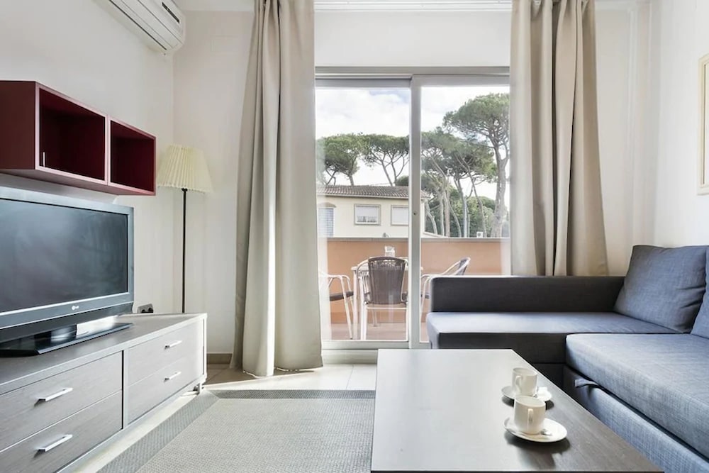 Aparthotel Bardon — Castelldefels — photo 2
