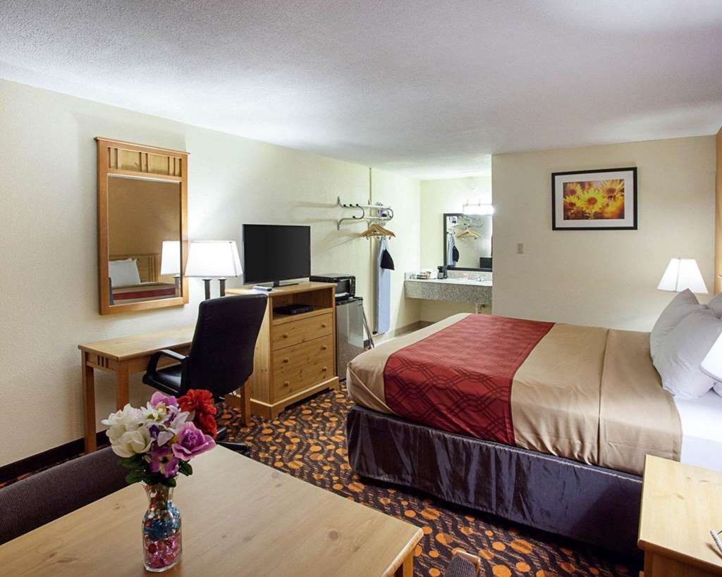 Econo Lodge Phillipsburg - photo 8